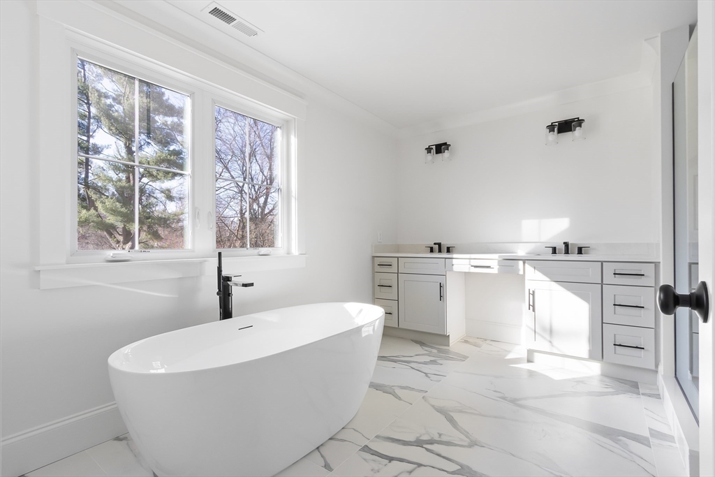 Natick, Massachusetts 01760, United States, 5 Bedrooms Bedrooms, ,5 BathroomsBathrooms,Residential,Contingent,132496