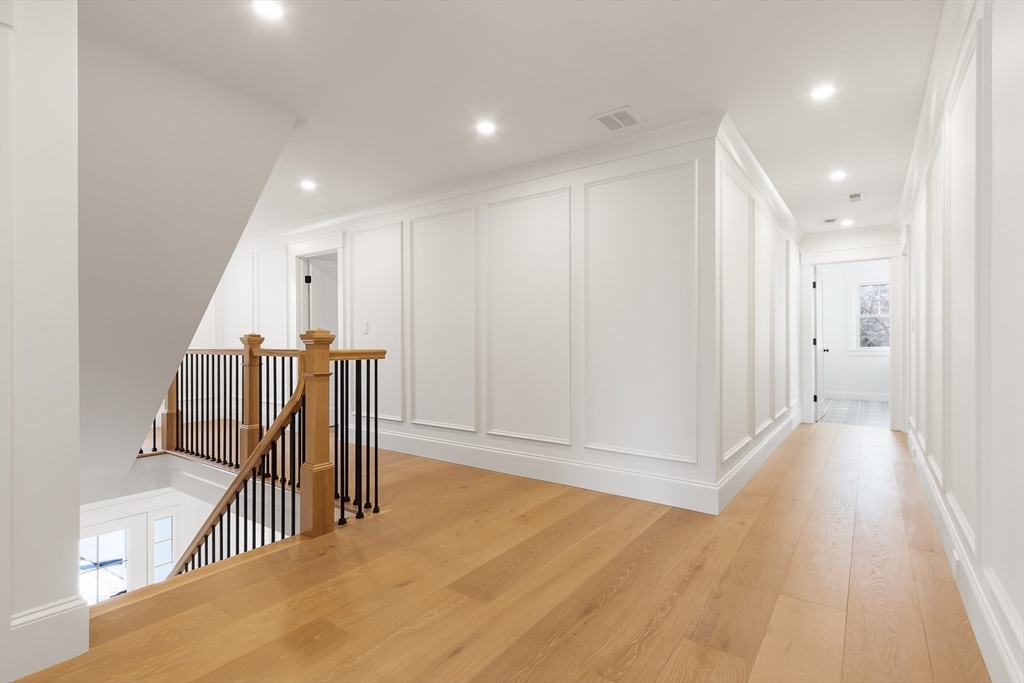 Natick, Massachusetts 01760, United States, 5 Bedrooms Bedrooms, ,5 BathroomsBathrooms,Residential,Contingent,132496