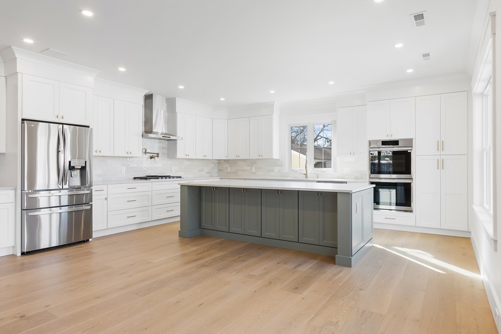 Natick, Massachusetts 01760, United States, 5 Bedrooms Bedrooms, ,5 BathroomsBathrooms,Residential,Contingent,132496