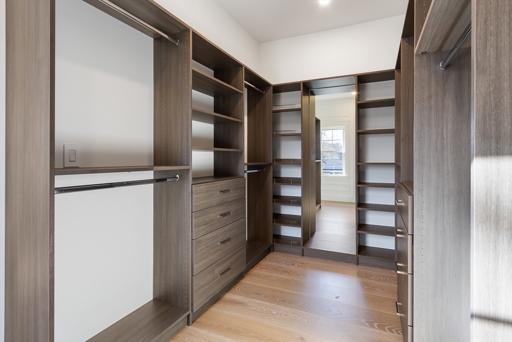 Natick, Massachusetts 01760, United States, 5 Bedrooms Bedrooms, ,5 BathroomsBathrooms,Residential,Contingent,132496