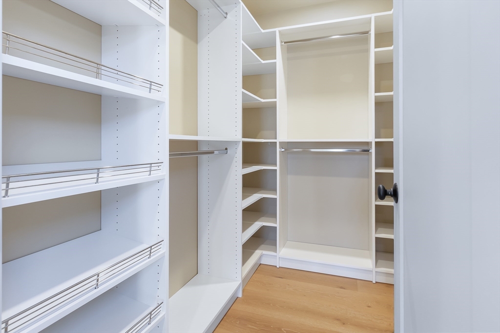 Natick, Massachusetts 01760, United States, 5 Bedrooms Bedrooms, ,5 BathroomsBathrooms,Residential,Contingent,132496