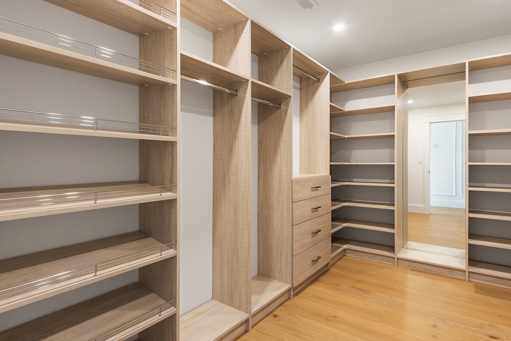 Natick, Massachusetts 01760, United States, 5 Bedrooms Bedrooms, ,5 BathroomsBathrooms,Residential,Contingent,132496