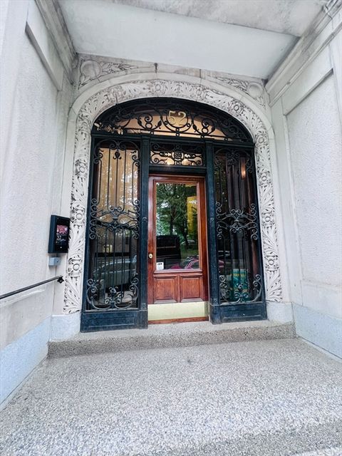 52 Charlesgate East 160 Boston MA 02215