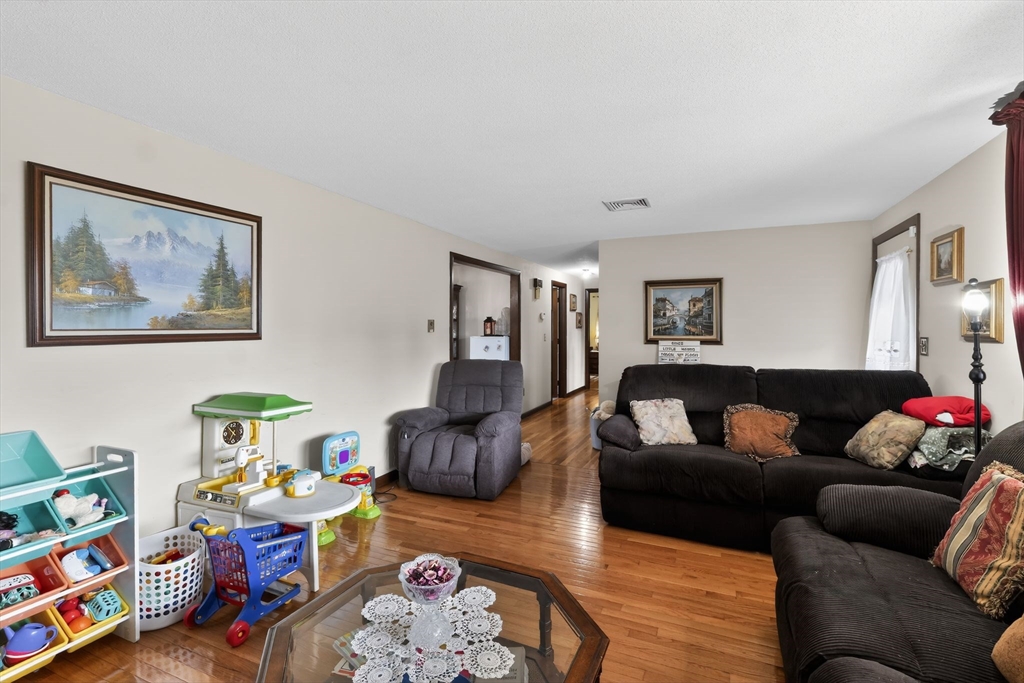 246 Tolpa Cir