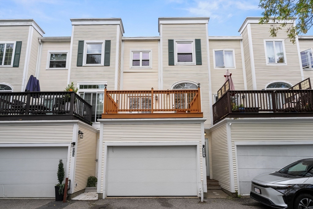 103 Claybourne 103