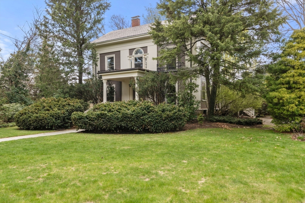 983 Centre St