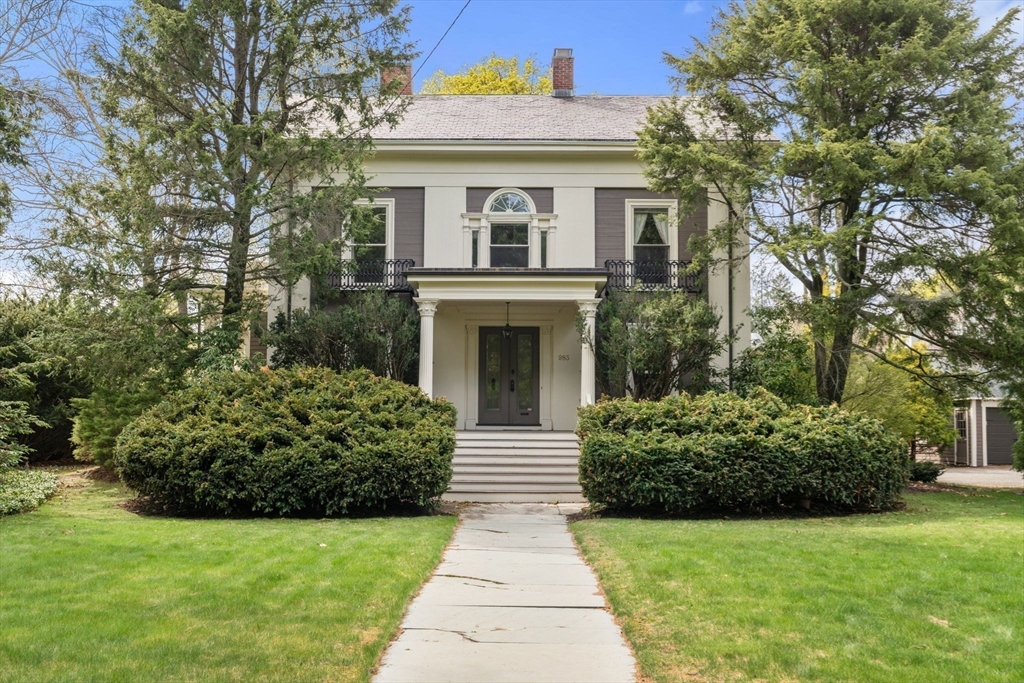 983 Centre St