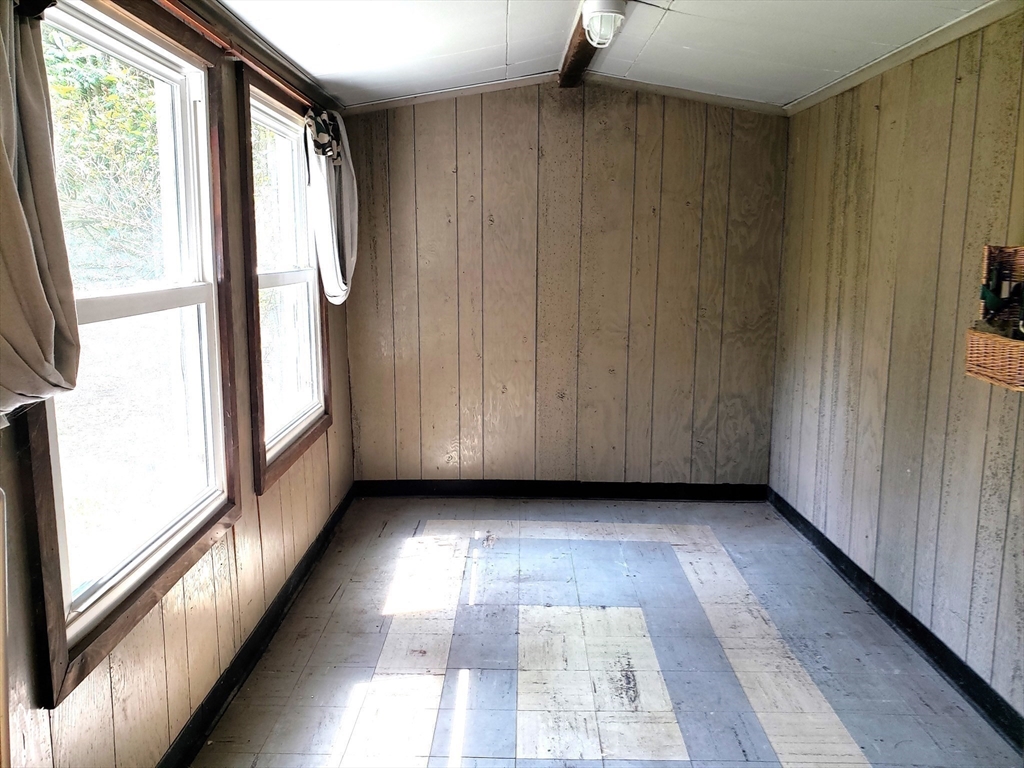 Chester, Massachusetts 01011, United States, 2 Bedrooms Bedrooms, ,1 BathroomBathrooms,Residential,Active,189702