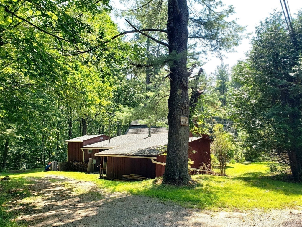 Chester, Massachusetts 01011, United States, 2 Bedrooms Bedrooms, ,1 BathroomBathrooms,Residential,Active,189702