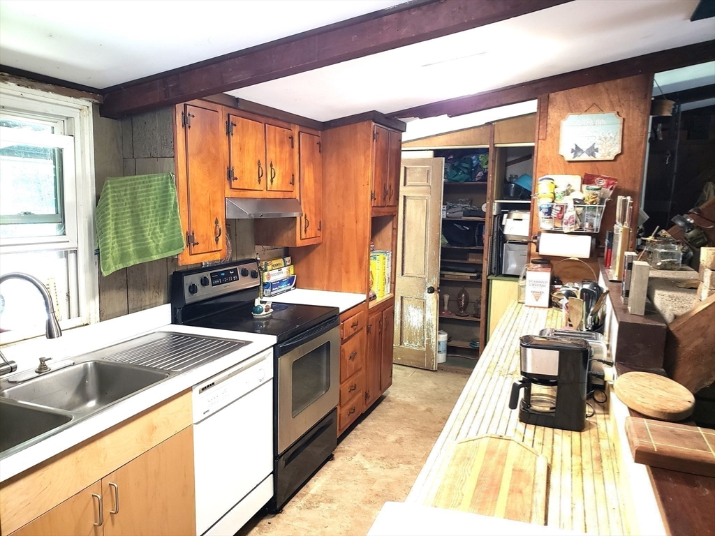 Chester, Massachusetts 01011, United States, 2 Bedrooms Bedrooms, ,1 BathroomBathrooms,Residential,Active,189702