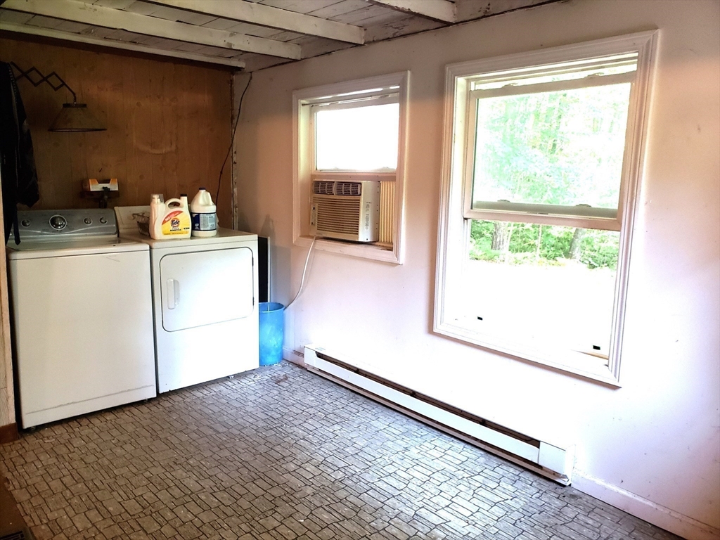 Chester, Massachusetts 01011, United States, 2 Bedrooms Bedrooms, ,1 BathroomBathrooms,Residential,Active,189702