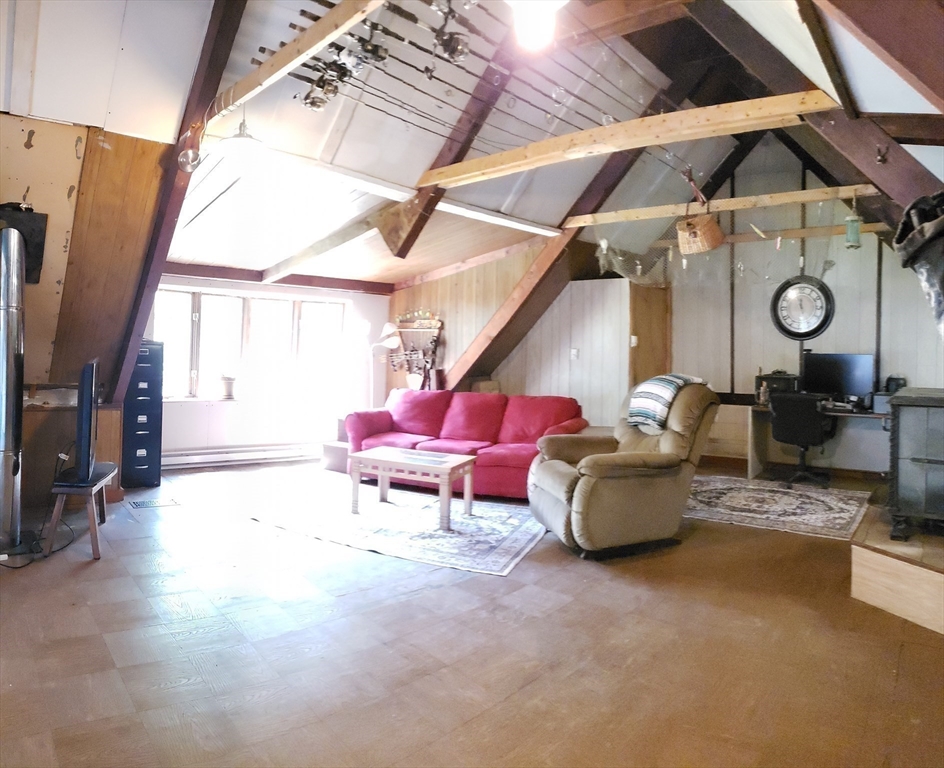 Chester, Massachusetts 01011, United States, 2 Bedrooms Bedrooms, ,1 BathroomBathrooms,Residential,Active,189702