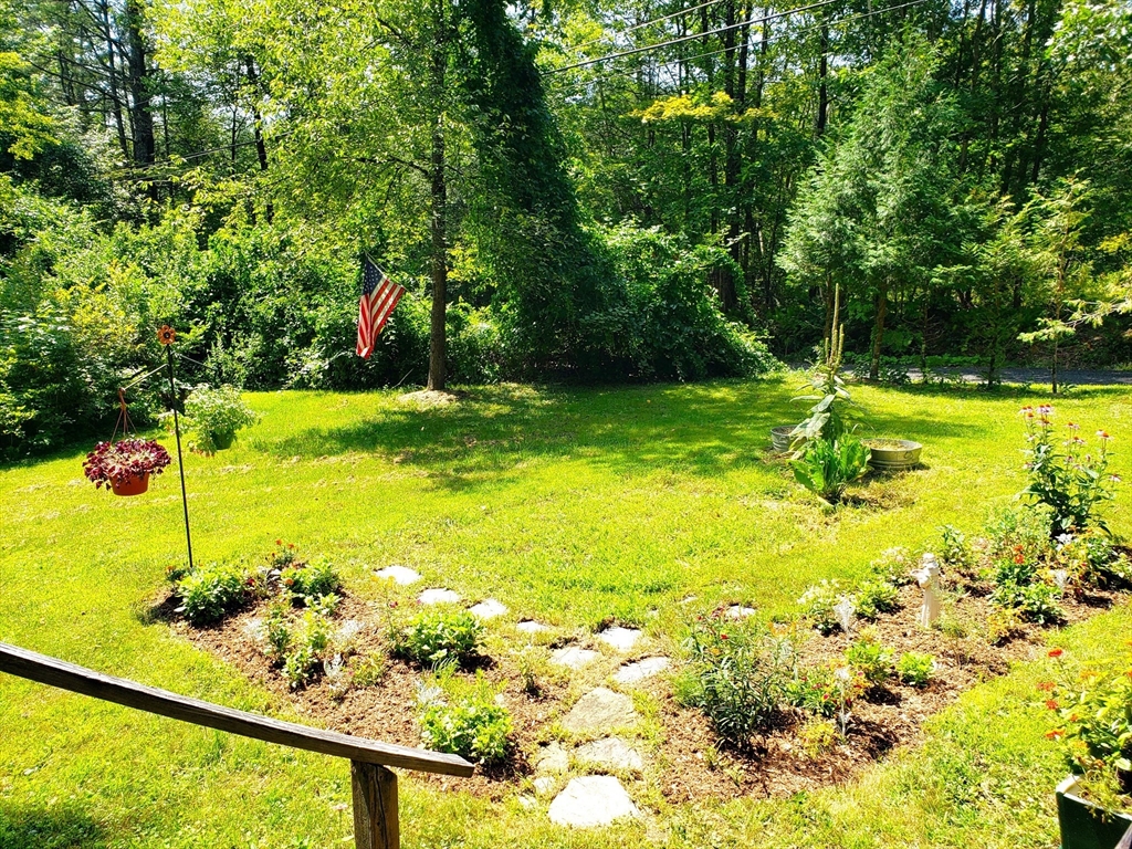 Chester, Massachusetts 01011, United States, 2 Bedrooms Bedrooms, ,1 BathroomBathrooms,Residential,Active,189702