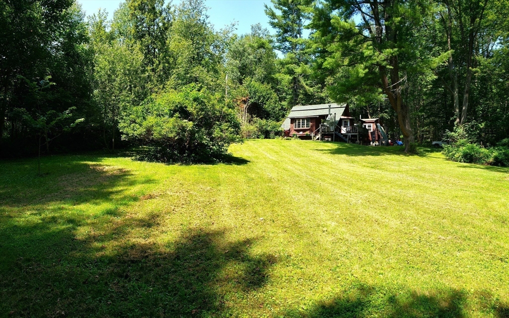 Chester, Massachusetts 01011, United States, 2 Bedrooms Bedrooms, ,1 BathroomBathrooms,Residential,Active,189702