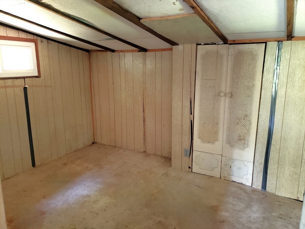 Chester, Massachusetts 01011, United States, 2 Bedrooms Bedrooms, ,1 BathroomBathrooms,Residential,Active,189702