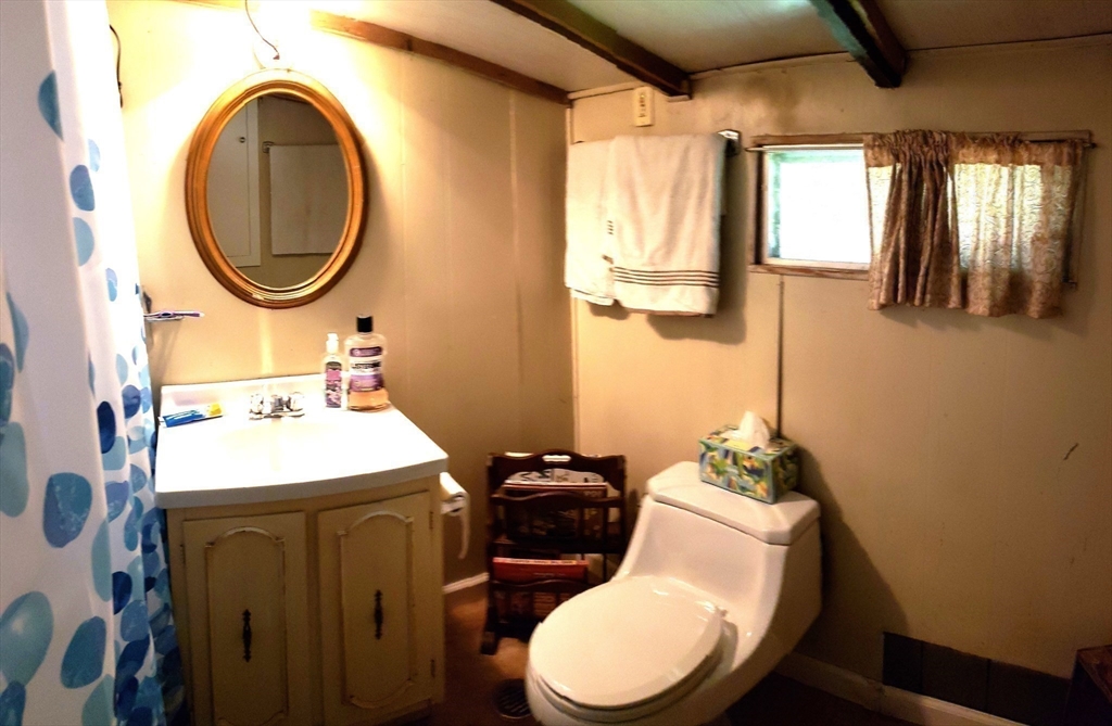 Chester, Massachusetts 01011, United States, 2 Bedrooms Bedrooms, ,1 BathroomBathrooms,Residential,Active,189702