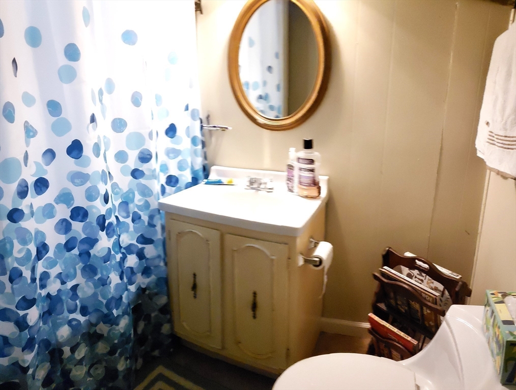 Chester, Massachusetts 01011, United States, 2 Bedrooms Bedrooms, ,1 BathroomBathrooms,Residential,Active,189702