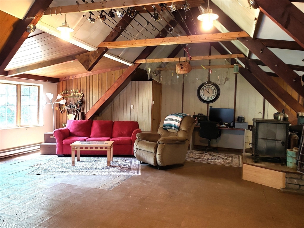 Chester, Massachusetts 01011, United States, 2 Bedrooms Bedrooms, ,1 BathroomBathrooms,Residential,Active,189702