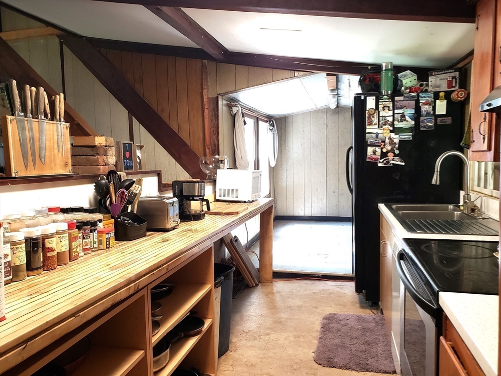 Chester, Massachusetts 01011, United States, 2 Bedrooms Bedrooms, ,1 BathroomBathrooms,Residential,Active,189702