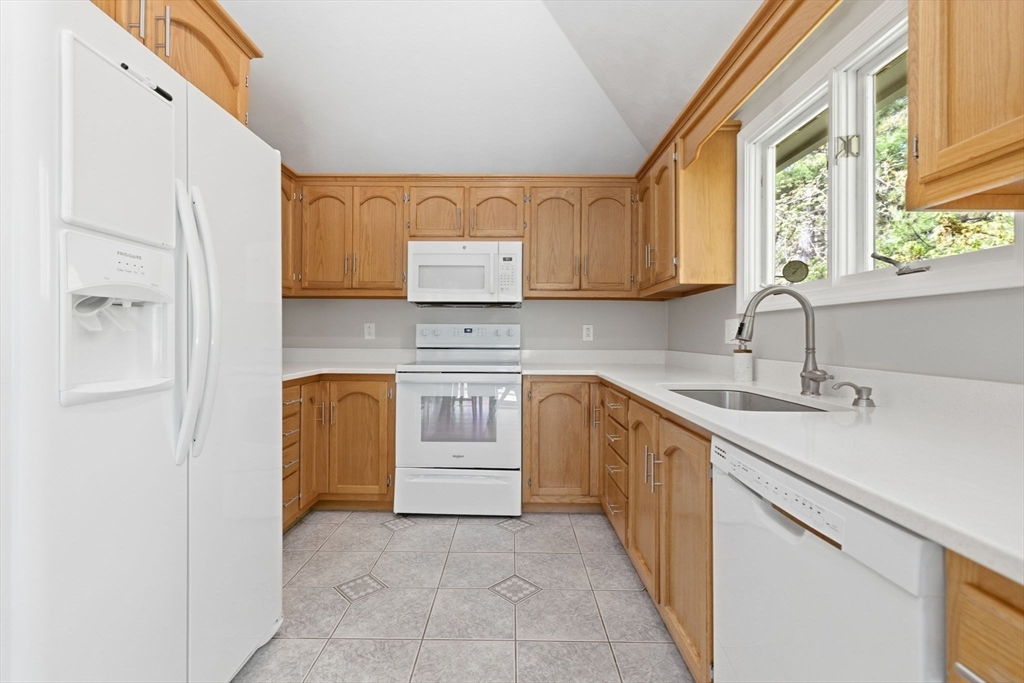 25 Towpath Dr, Wilmington, MA, 25 Towpath Dr, Wilmington, MA Photo #30