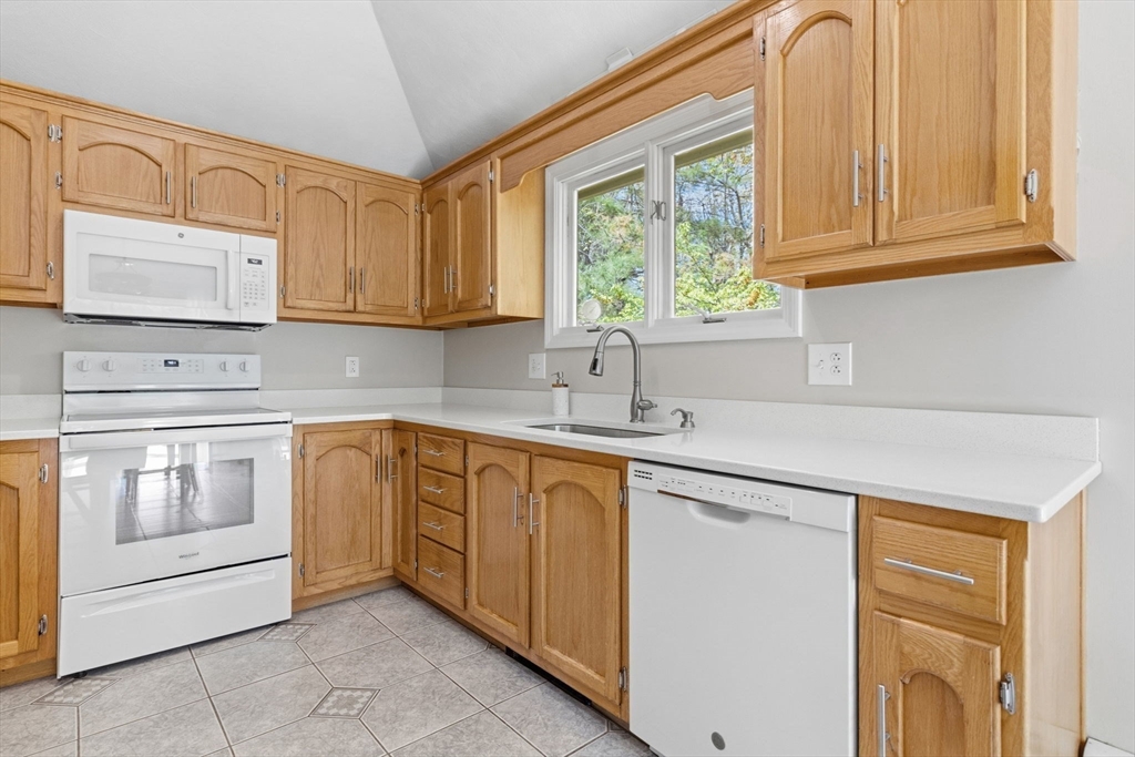 25 Towpath Dr, Wilmington, MA, 25 Towpath Dr, Wilmington, MA Photo #31