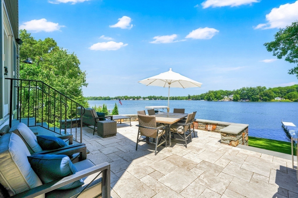 6 Iroquois Dr