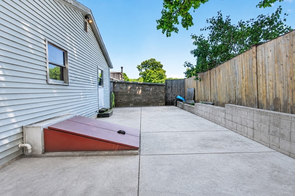 157 Maplewood Ave
