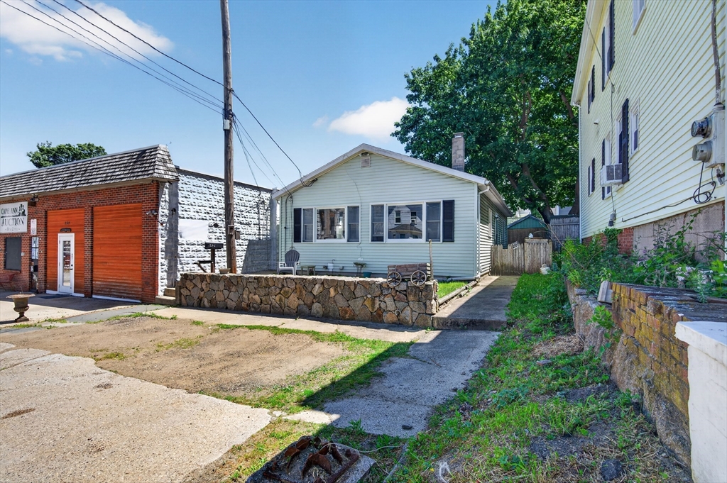 157 Maplewood Ave