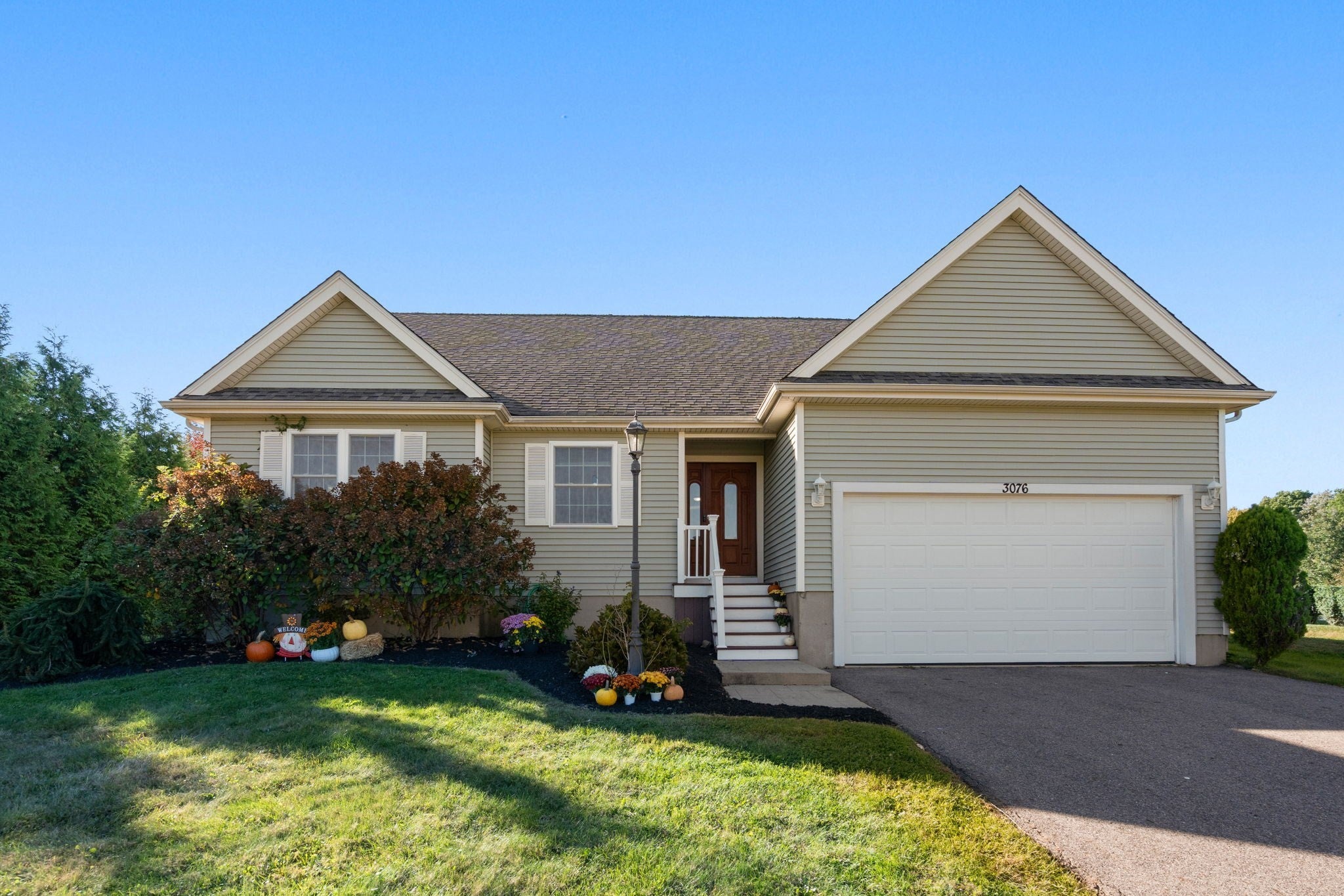 Photo of 3076 Hunters Hill Dr, Dighton, MA
