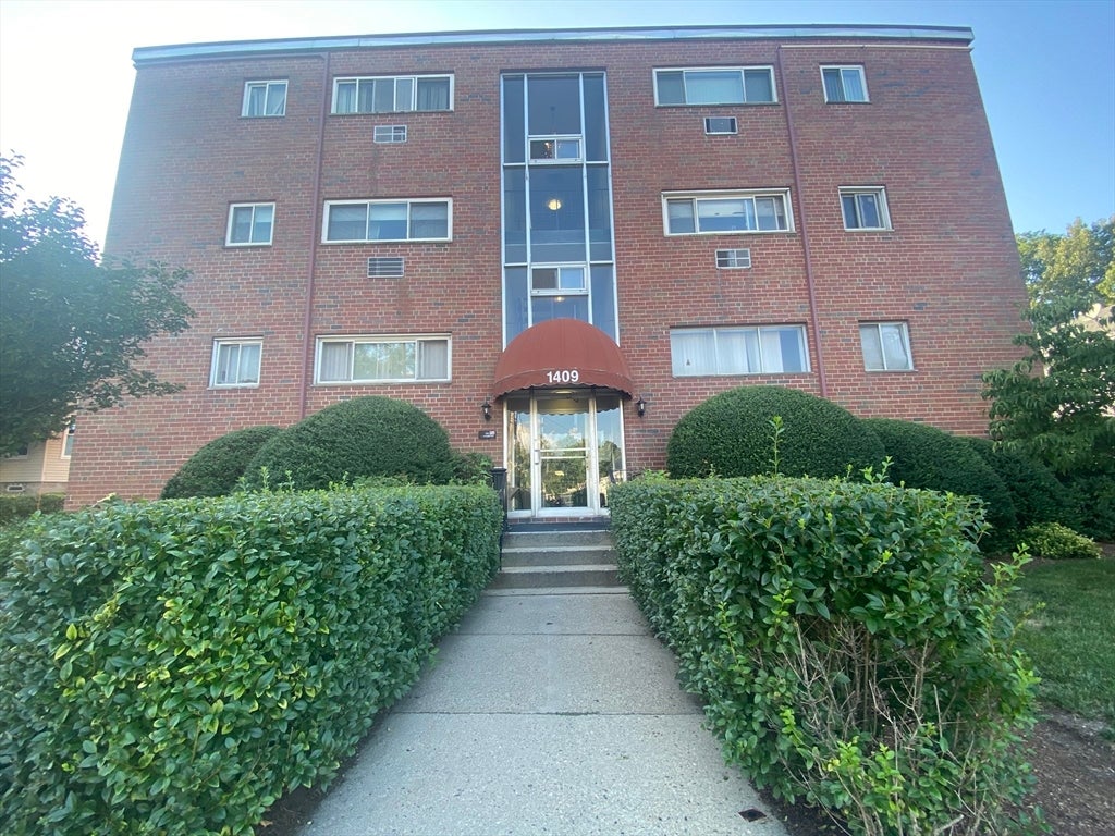 1409 River St #7, Boston, MA Photo #1