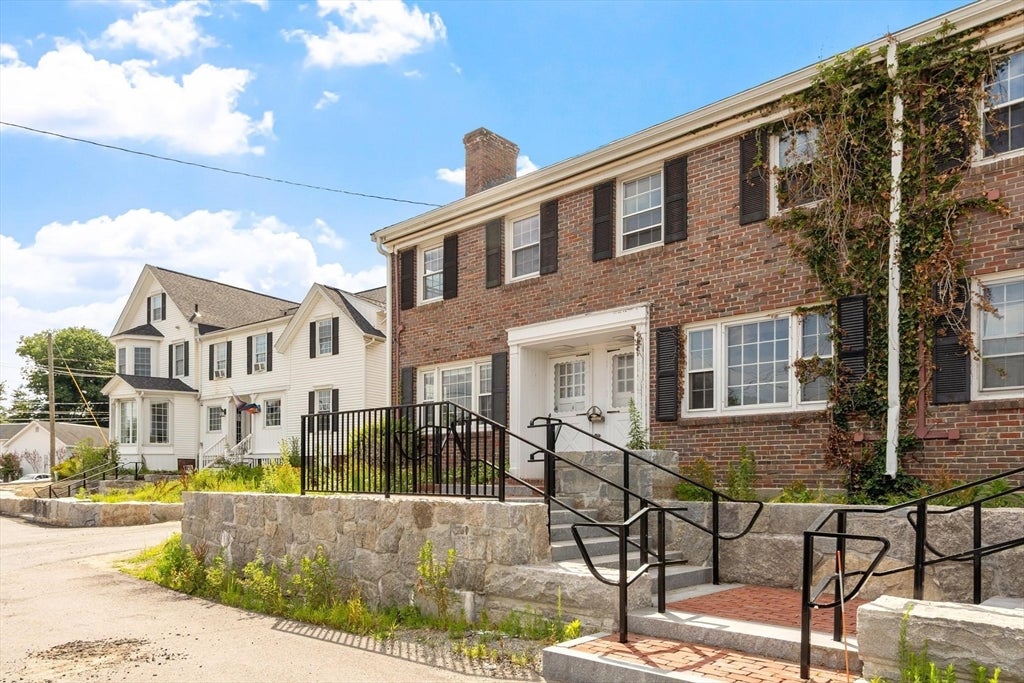274 Main St 1A
