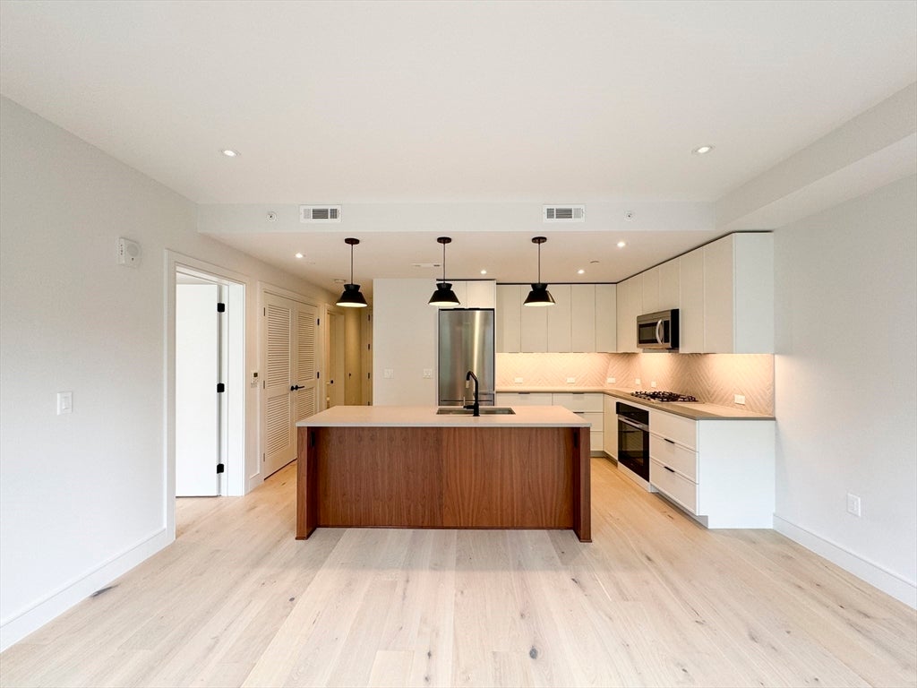 1 Nevins Hill Way #406, Boston, MA Photo #8
