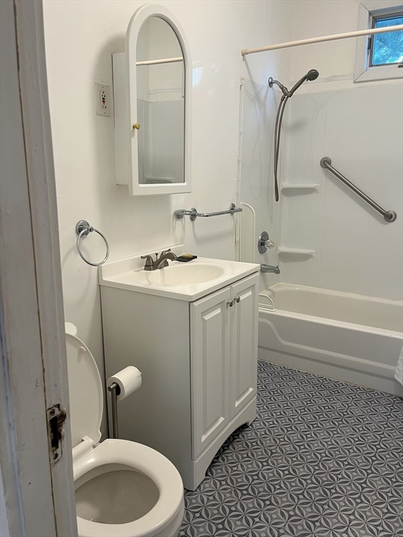 Arlington, Massachusetts 02474, United States, 2 Bedrooms Bedrooms, ,1 BathroomBathrooms,Residential,Contingent,121357