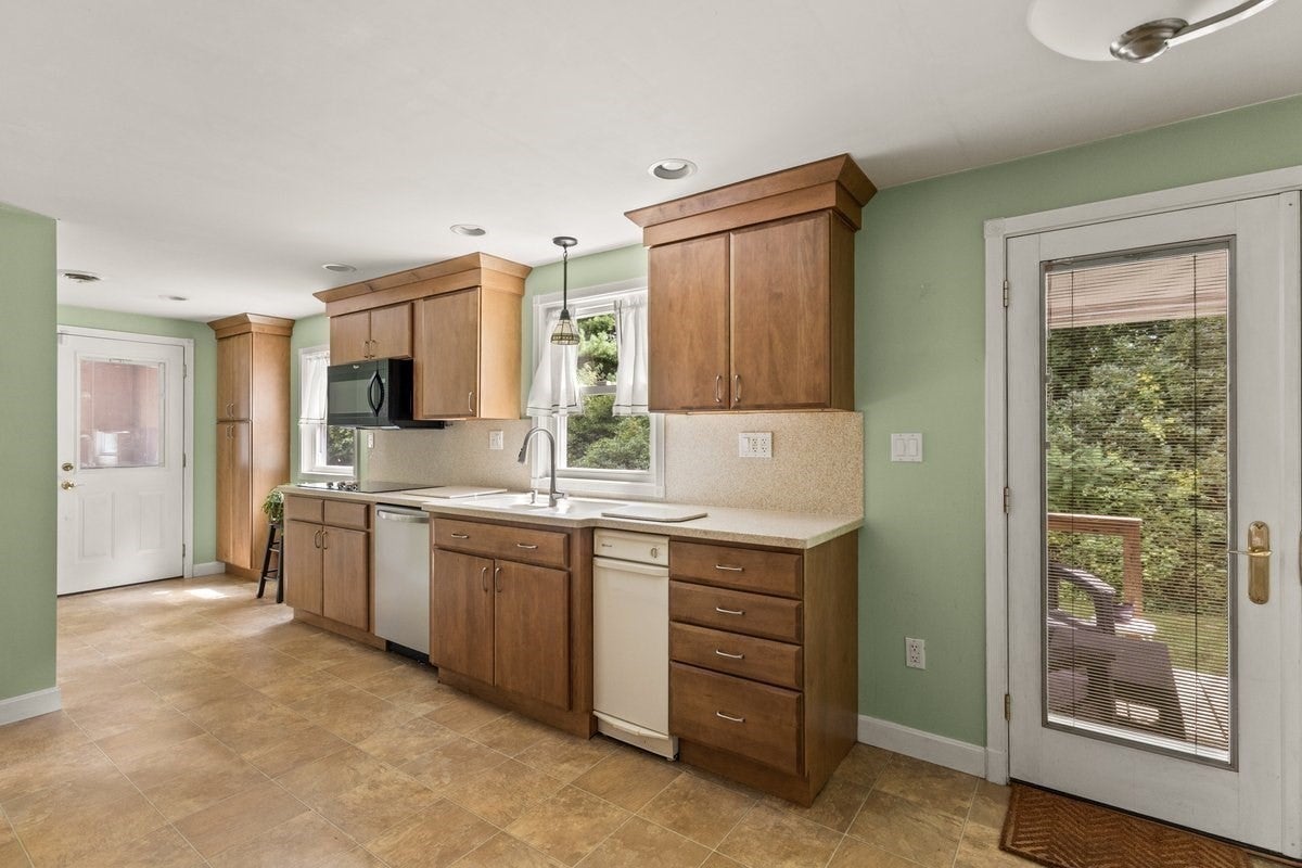 58 Harlan Cir, Brockton, MA, 58 Harlan Cir, Brockton, MA Photo #15