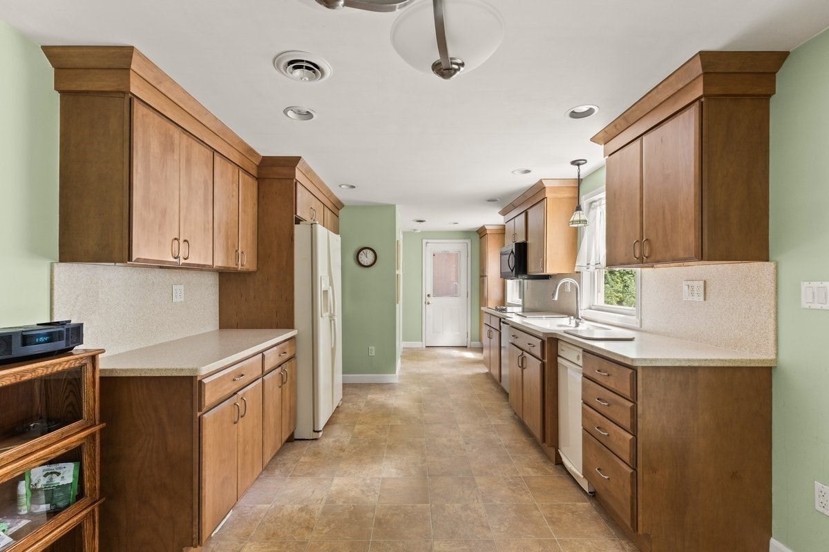 58 Harlan Cir, Brockton, MA, 58 Harlan Cir, Brockton, MA Photo #13