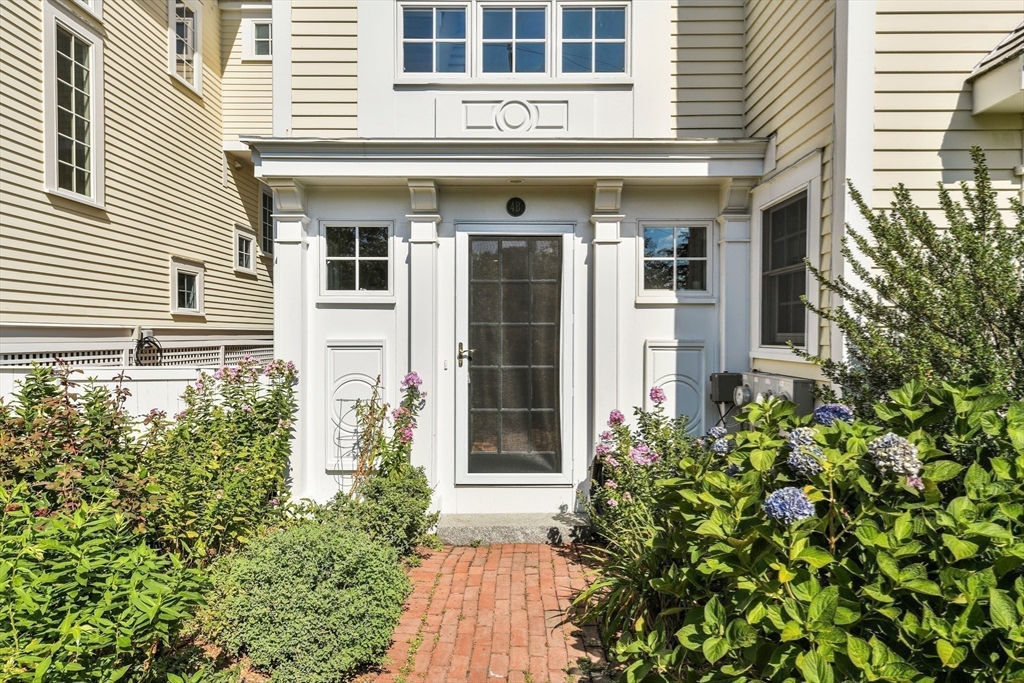 4 Margin St B