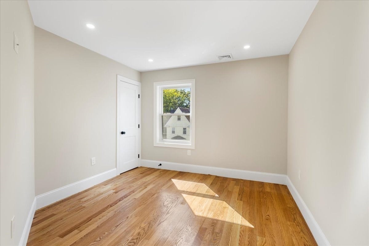 31 Woodale Ave #3, Boston, MA Photo #8