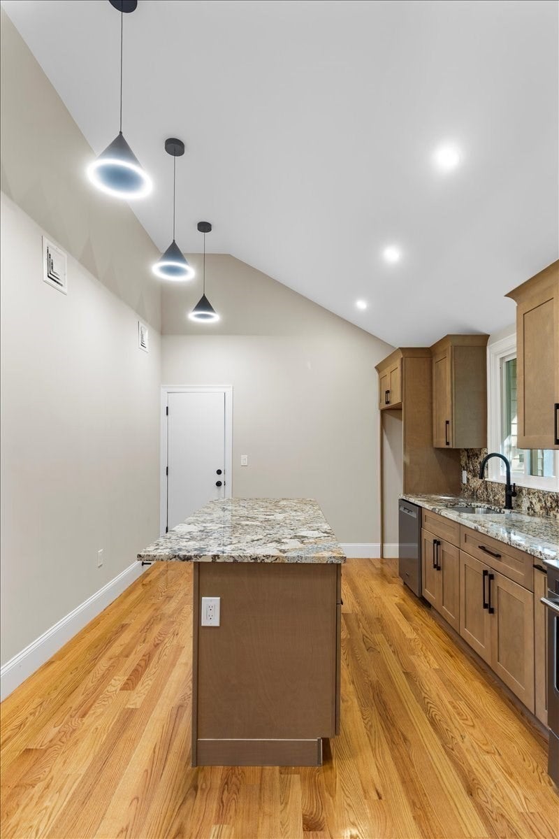 31 Woodale Ave #3, Boston, MA Photo #11