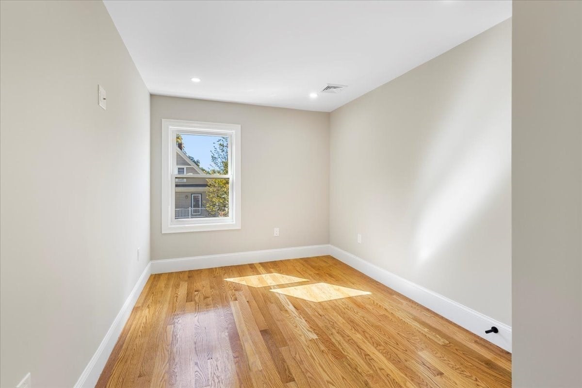 31 Woodale Ave #3, Boston, MA Photo #6