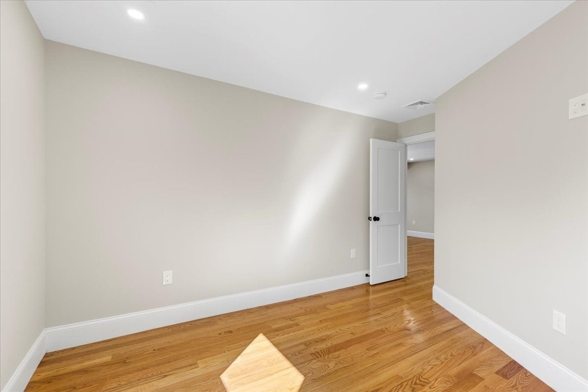 31 Woodale Ave #3, Boston, MA Photo #7