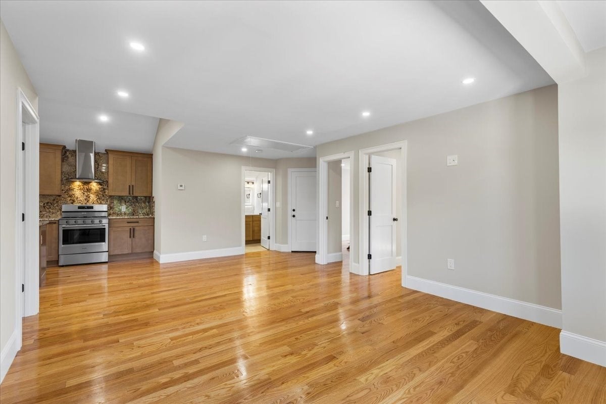 31 Woodale Ave #3, Boston, MA Photo #13