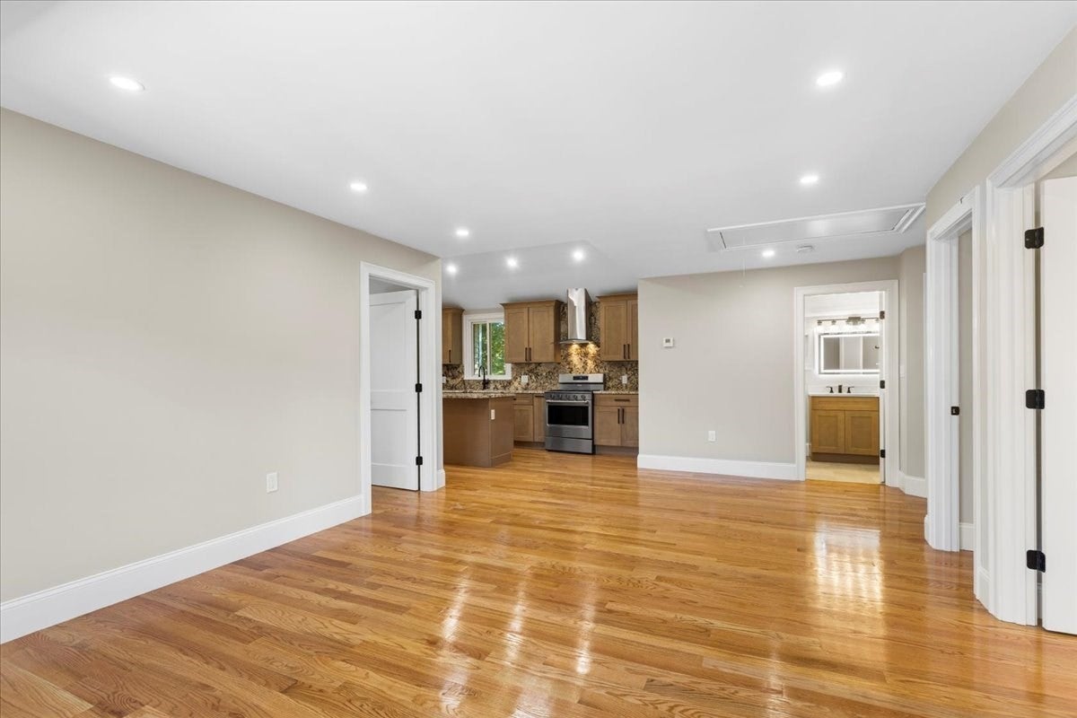 31 Woodale Ave #3, Boston, MA Photo #14