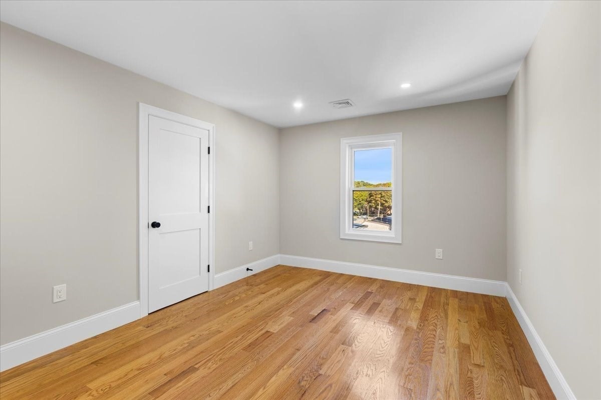 31 Woodale Ave #3, Boston, MA Photo #4