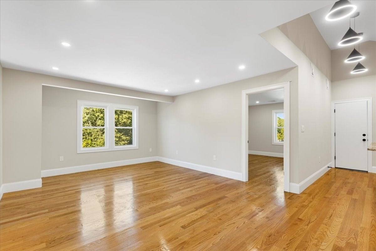 31 Woodale Ave #3, Boston, MA Photo #16