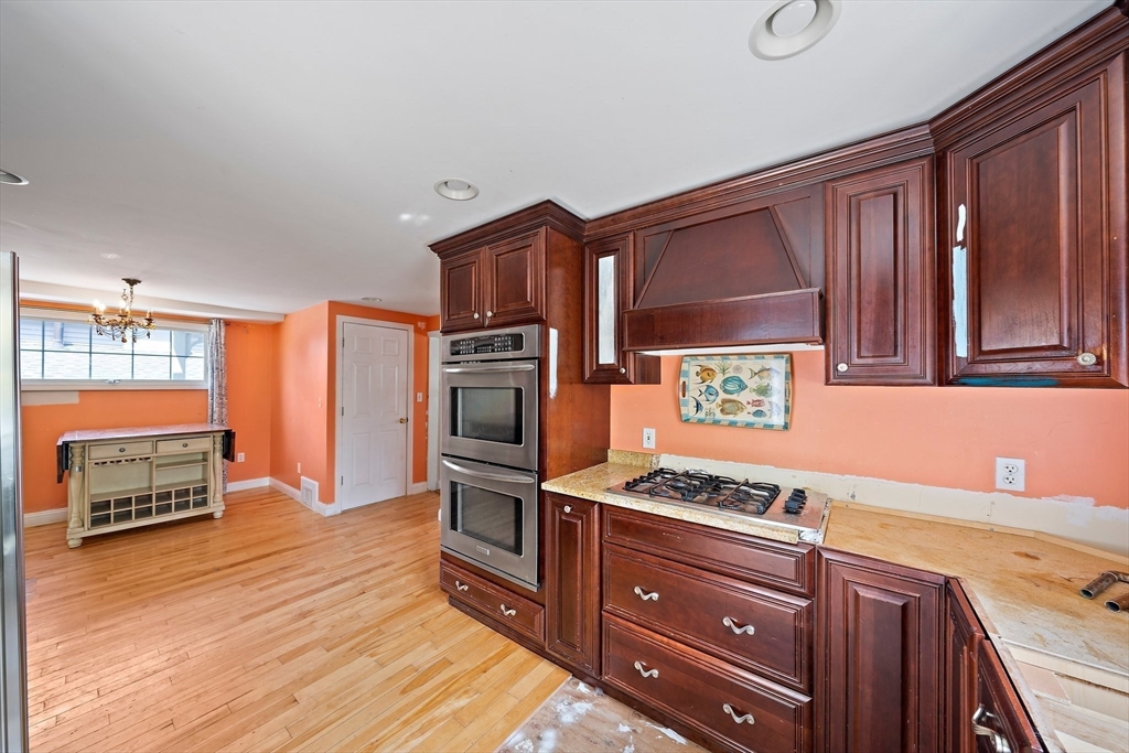 60 Holbrook Rd