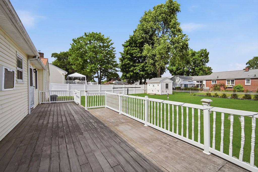 37 Woodcrest Ct