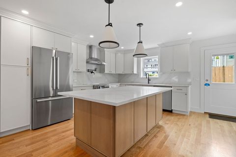 597 E 2nd St A Boston MA 02127
