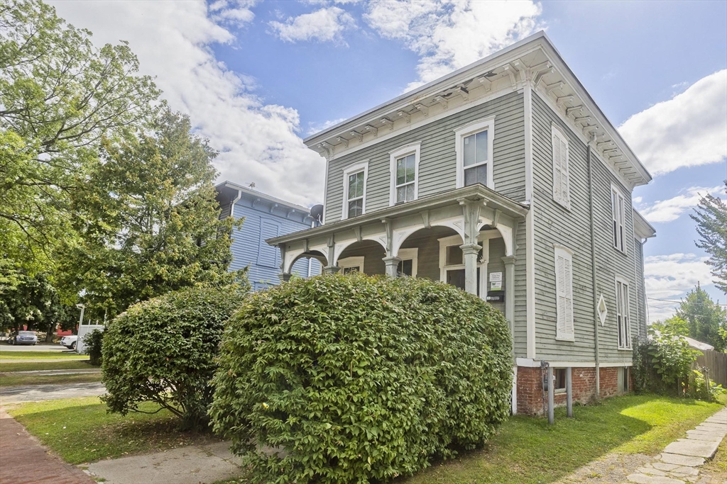 52 Thompson St