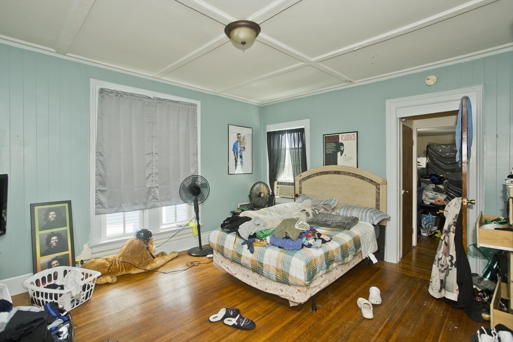 52 Thompson St