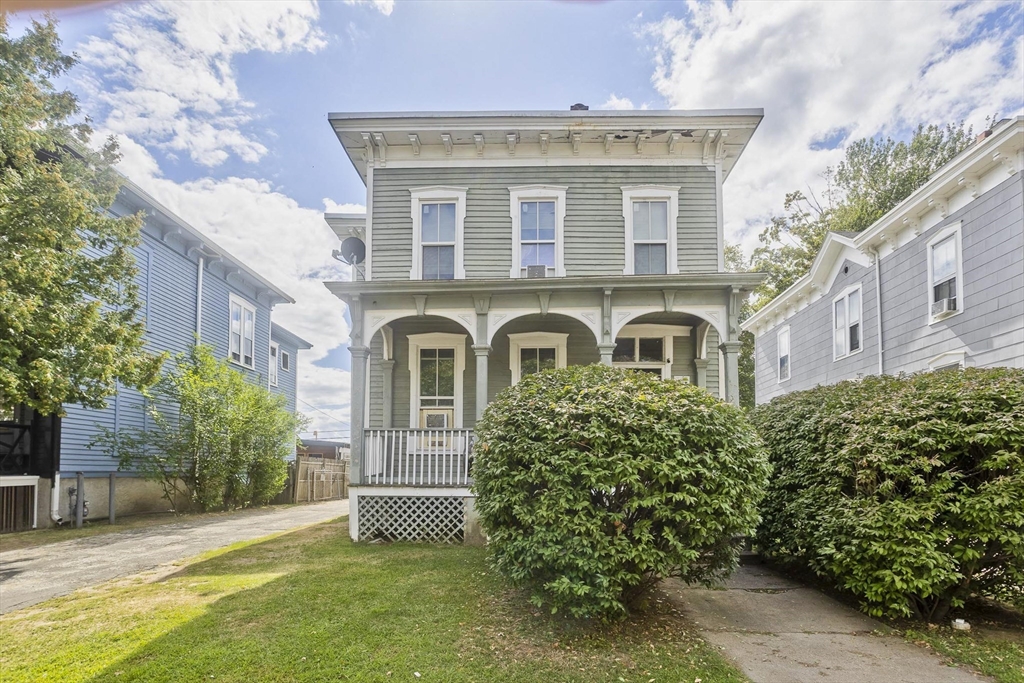 52 Thompson St